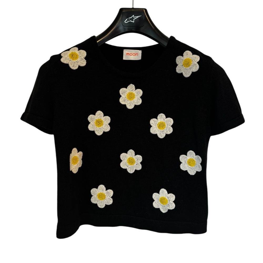Black and White Short Sleeve Floral Sweater Tee